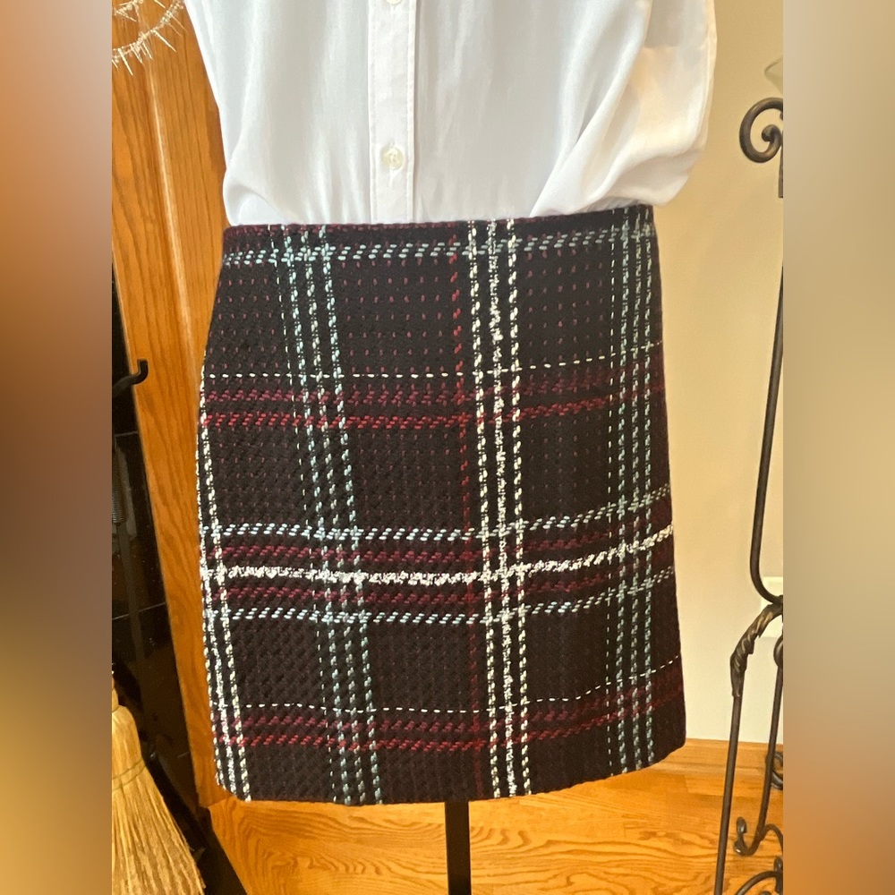 Brand new White House Black Market skirt